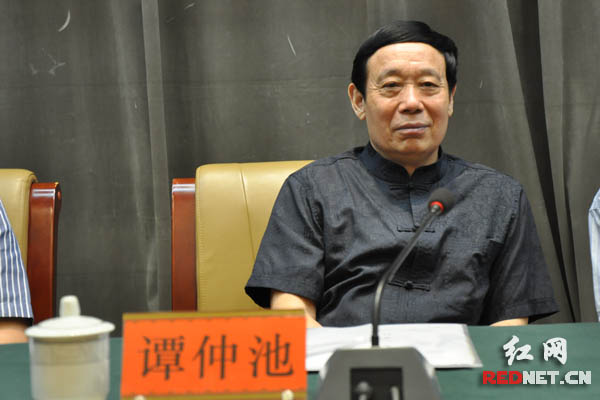 原湖南省政协副主席、省文联主席谭仲池出席并被聘为学会名誉会长。
