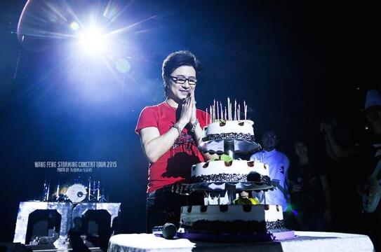 章子怡婚期已至？汪峰庆生：子怡让我谢谢大家