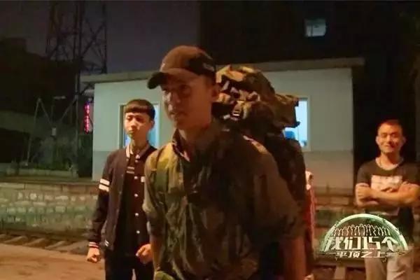 孙铭与班长告别