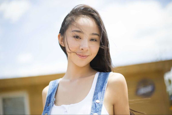 姜析源笑容甜美