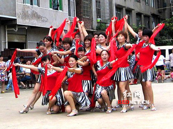 由青江村农民精心编排的节目精彩呈现