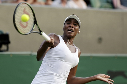 温布尔登赛场高速击球瞬间：网球成“一坨”（图）