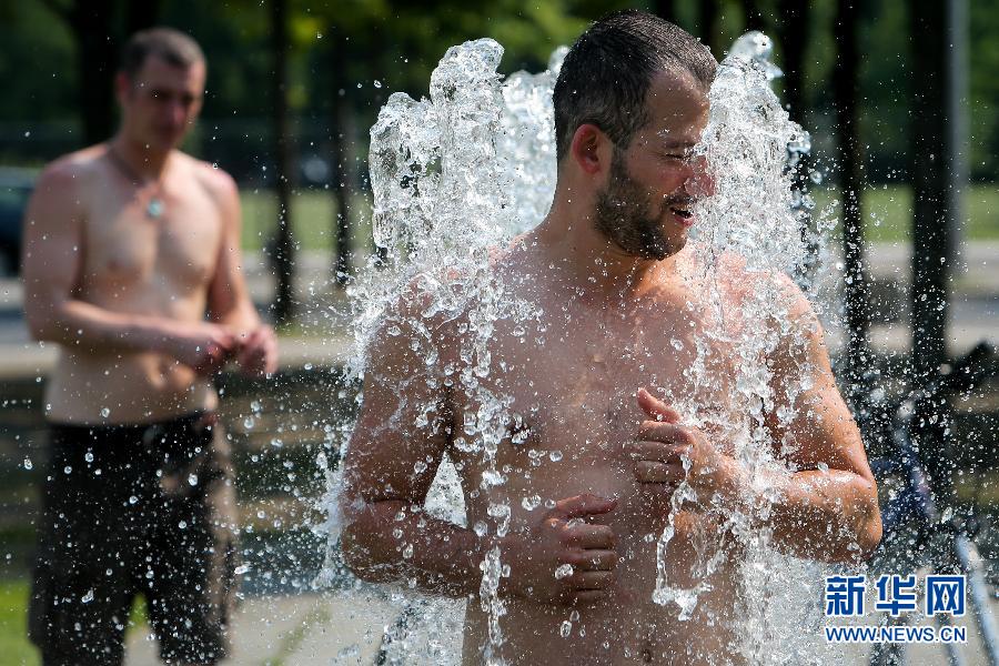 （国际）（1）柏林：高温来袭