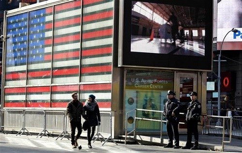美国独立日纽约7000警员出动州长提醒恐袭风险
