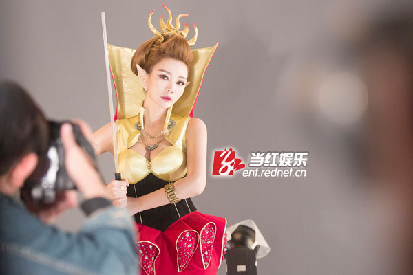 柳岩高冷女王造型酷似红太狼