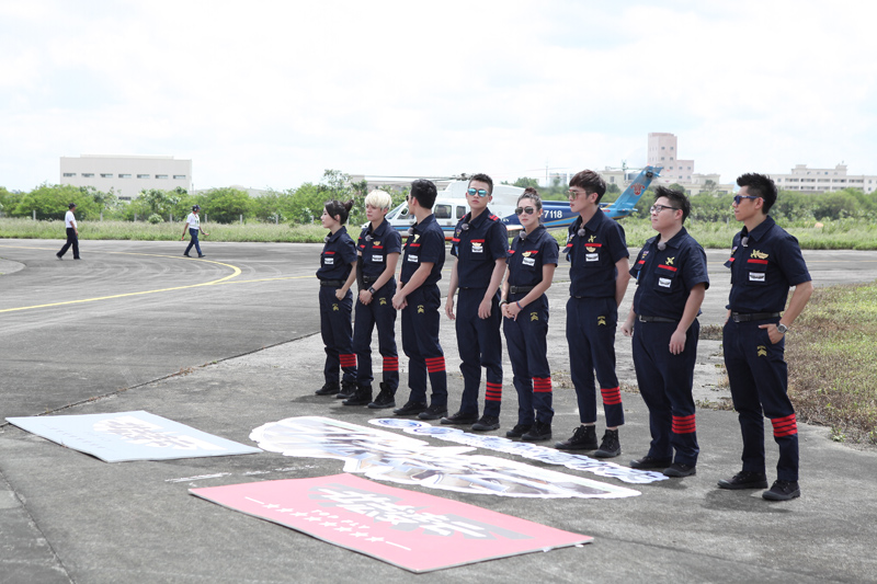 8位飞行学员齐亮相