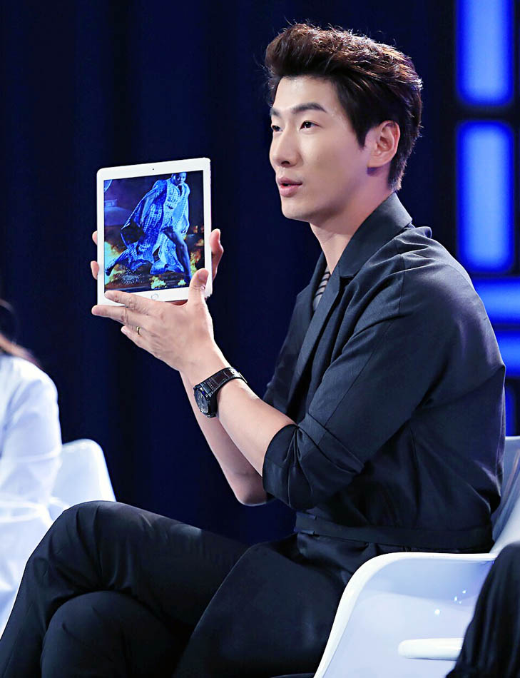 张亮做现场展示