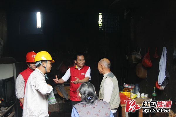 共产党员电力<em>红马甲</em>温暖抗战老兵的心_能源