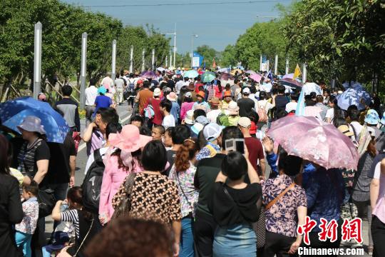 三峡大坝旅游景区游客年接待量提前破百万（图）