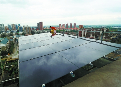 衡阳市首个市民私家安装的太阳能屋顶电站成功