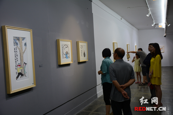 “奥迪美学－何立伟2015水墨新作”品鉴展在长沙月湖公园内月湖时当代艺术中心开幕。