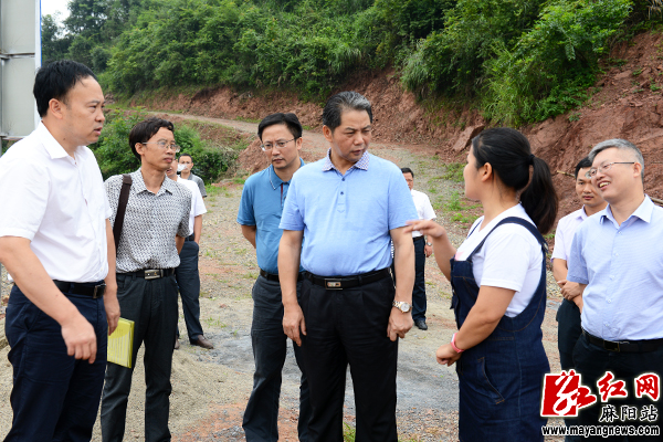 湖南省银监局局长李赛辉到麻阳调研扶贫规划