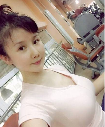 孙菲菲产后首晒纯素颜自拍产后首晒纯素颜自拍胸太大网友震惊