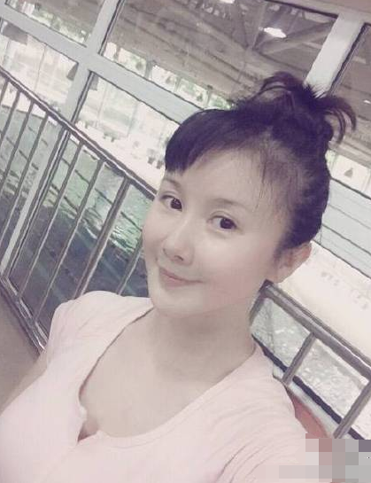 孙菲菲产后首晒纯素颜自拍产后首晒纯素颜自拍胸太大网友震惊