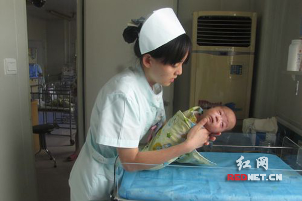 湘乡幸运弃婴有14位“天使妈妈”