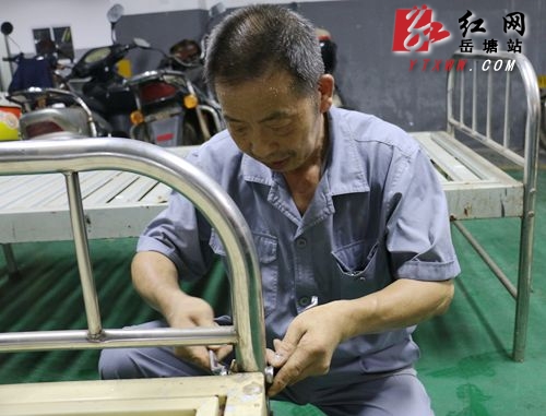 一医院为“板凳妈妈敬老院”捐赠20张医用床