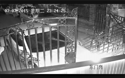 儿子找母亲要钱遭拒驾车闯小区擦伤39辆车（图）