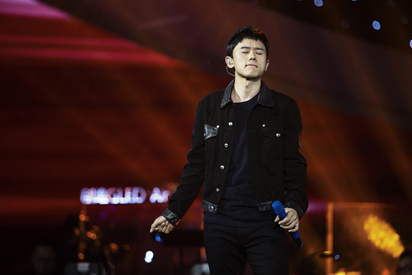 张杰动情演唱