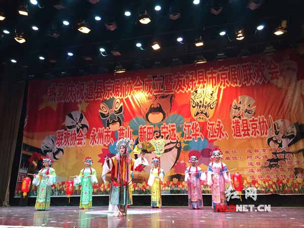 联欢晚会现场。
