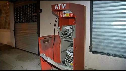 这并没有什么用：美国歹徒引爆ATM机未得一毛钱