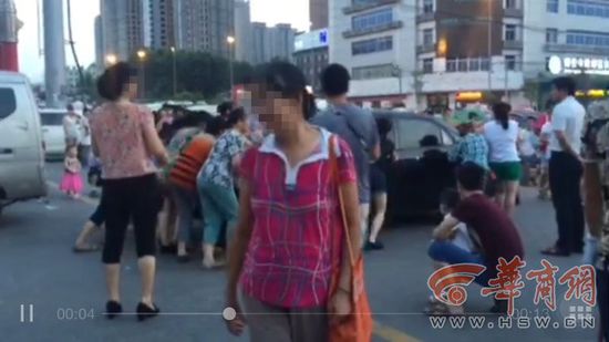大妈拼了！
