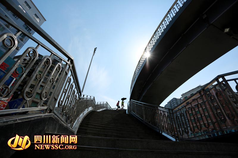 达州耗资907万环形过街天桥 因步行梯太陡“闲得慌”
