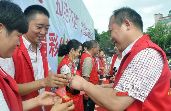 10名爱心人士获评“福彩公益之星”