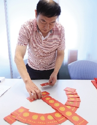 男子无偿献血17年近10万毫升全身“换”20多遍血
