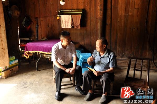 武陵源:朱用文深入索溪峪镇开展“八一”拥军优属走访慰问活动