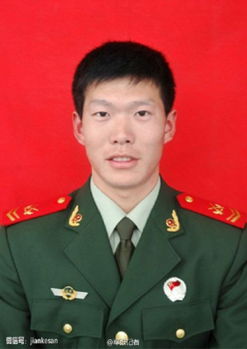 在索马里牺牲中国武警遗体归国明举行告别仪式