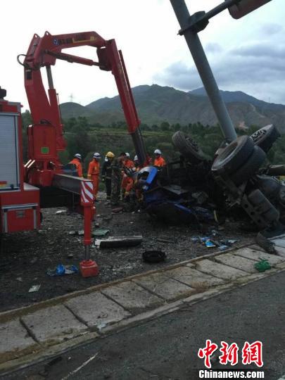 青海贵德境内5车相撞致特大交通事故7人遇难