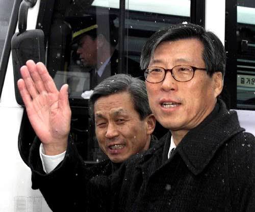 韩现代集团人士将访朝出席前会长郑梦宪追悼会
