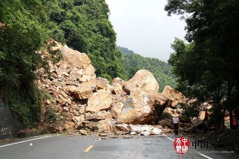 7月30日，强降雨致广西部分地区出现塌方。（摄影：李灿）