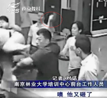 南京一官员醉酒后闹事袭警 称