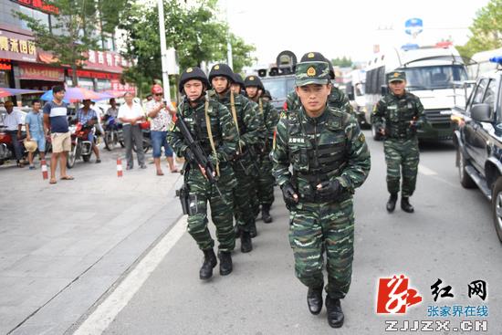 【警视窗】胡志文看望慰问一线执勤公安民警、武警官兵