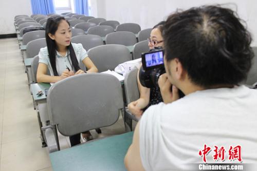 四川借200万尽孝女生回应质疑:以身相许也是报恩