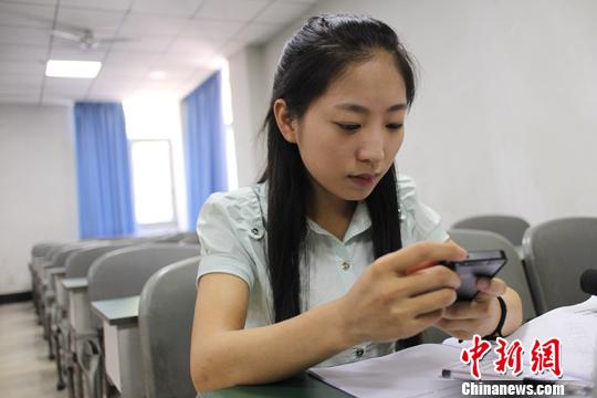 女大学生借钱提前尽孝“走红”折射网络时代扭曲价值观