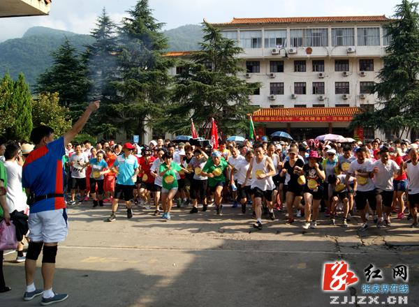 武陵源区千人长跑倡导全民健身（组图）