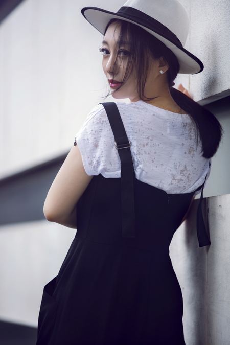 原子霏深情回眸