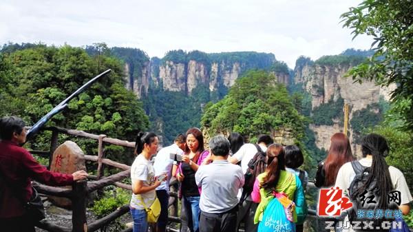 融合自然人文精华 张家界“烟雨双龙”之旅受青睐