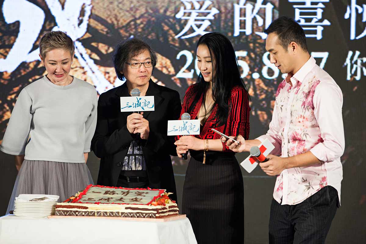 秦海璐出席发布会