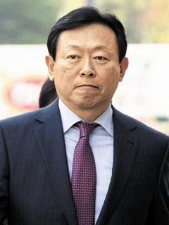 韩国乐天集团会长就争权事态道歉称将力推改革