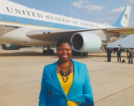 奥巴马女助手不满情人出轨对其开枪职位或难保