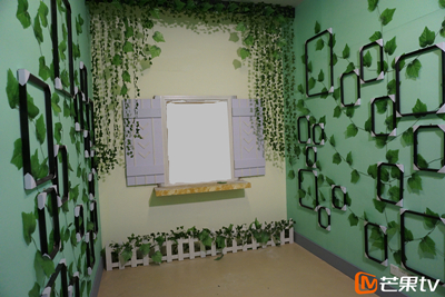 小窗户的独特设置,让这个房间的功能成为了一个谜