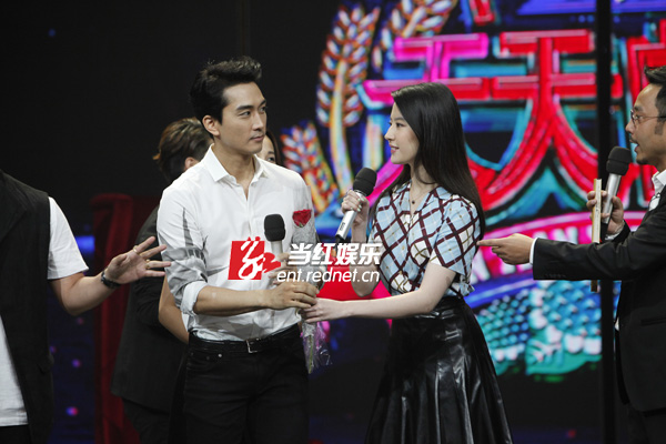 宋承宪刘亦菲公布恋情后荧幕首秀 甜蜜爆棚