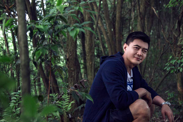 王新军尽显硬汉风采