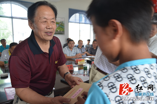 张家界市委办关工委举行“爱学习•爱劳动•爱祖国”主题教育活动