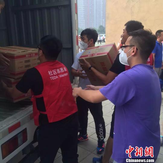 唐山5名志愿者深夜驰赴天津爆炸现场救助伤员