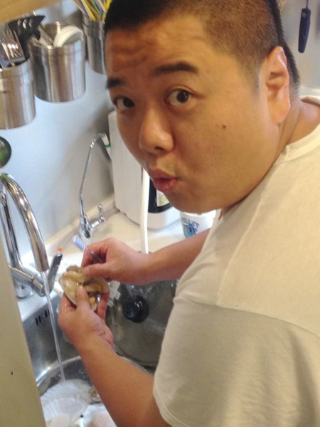 林子聪为孕妻做饭