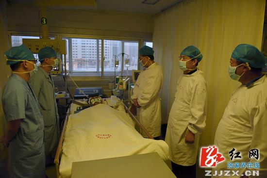 向英雄致敬——胡志文看望慰问救人英雄梅雄